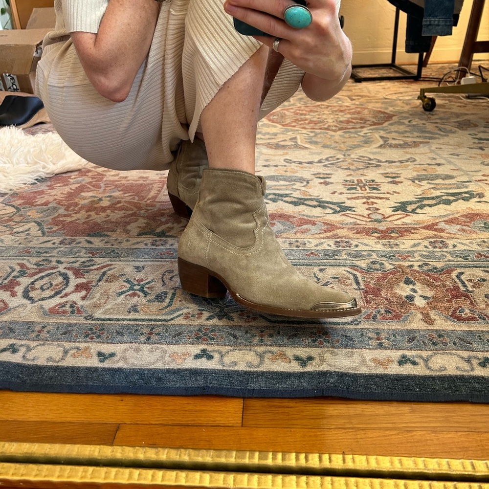 Frye Shane boots, Ash color, 8